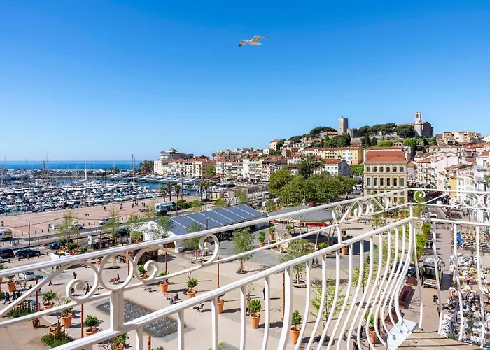 Apartment Ref 1926 - Center - Sea View For Rent *