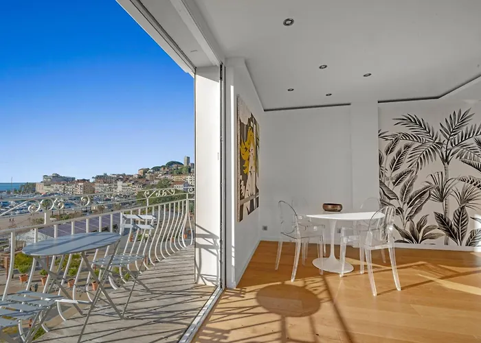 Apartment Ref 1926 - Center - Sea View For Rent *