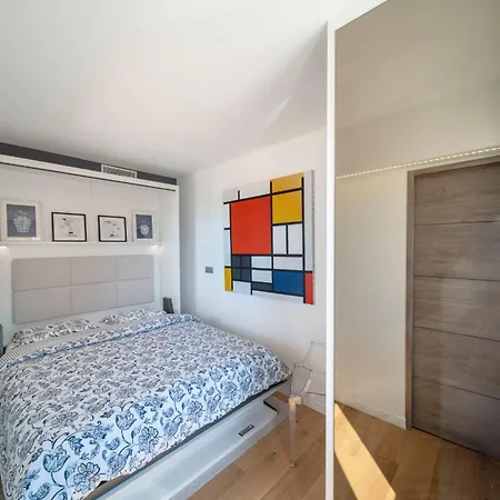 Appartement Ref 1926 - Center - Sea View For Rent Cannes